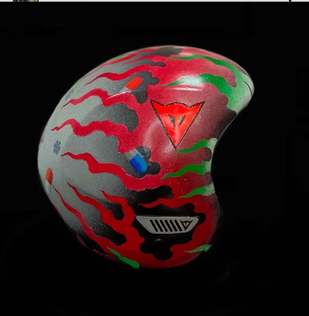 Casco sci fiamme tricolori su commissione