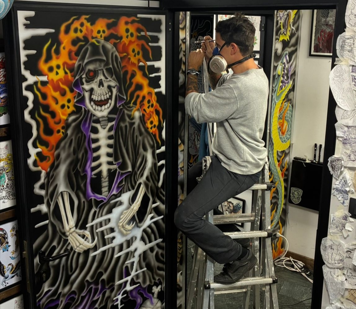 Si può dipingere qualsiasi superficie rigida